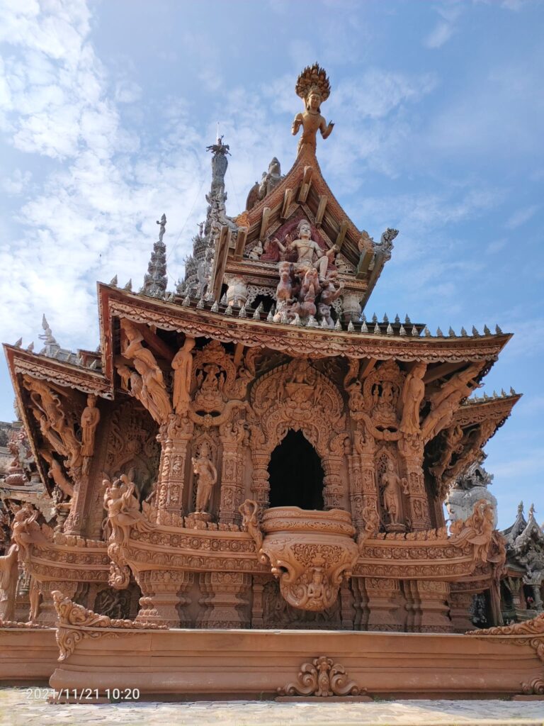 מקדש האמת בפאטייה תאילנד
