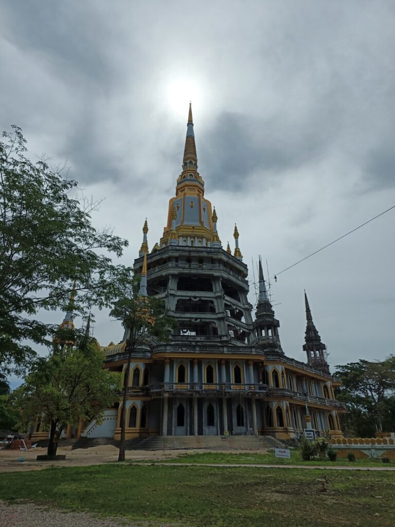 מקדש מערת הנמר קראבי תאילנד