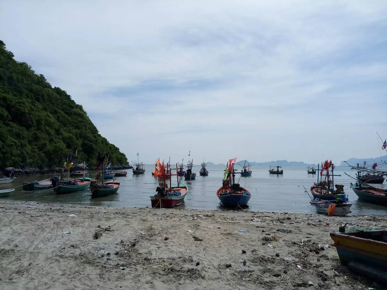 פיר דייגים במפרץ בנגקוק