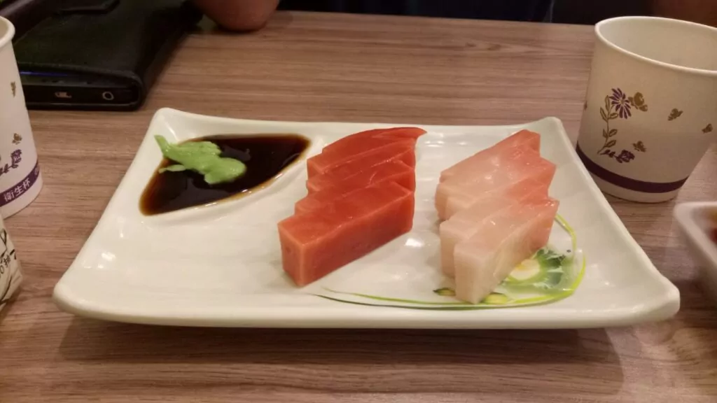 מנת דגים צמחונית במסעדה בטאיפיי