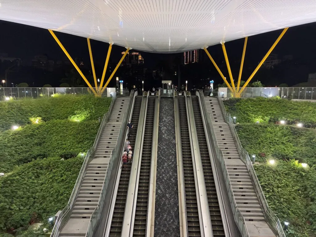  Kaohsiungat a train station  