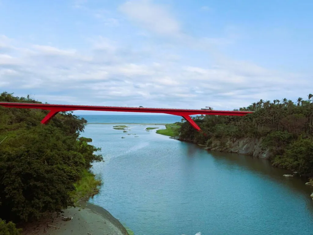 old donghe bridge taiwan