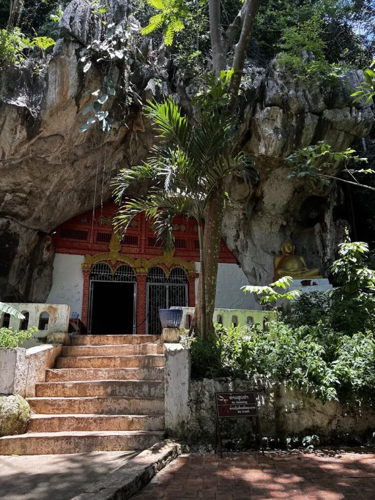 Pak Ou Caves לאווס