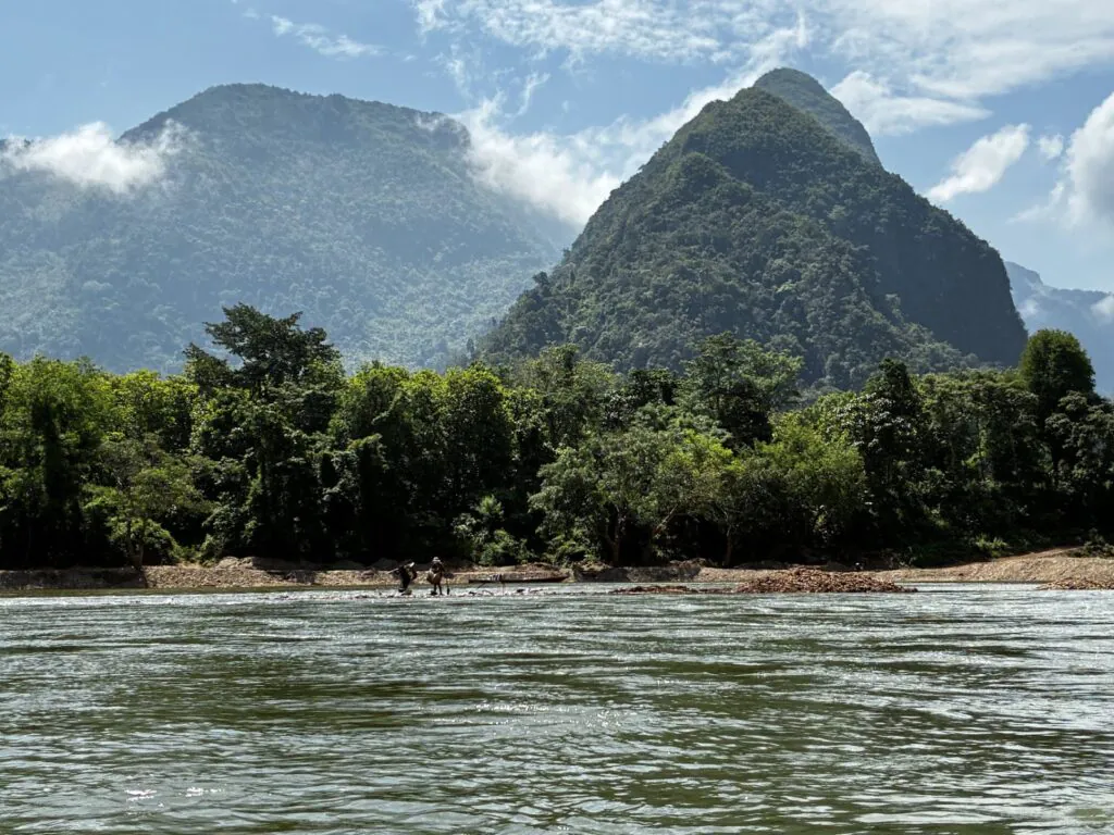 הפלגה לMuang Ngoy לאוס