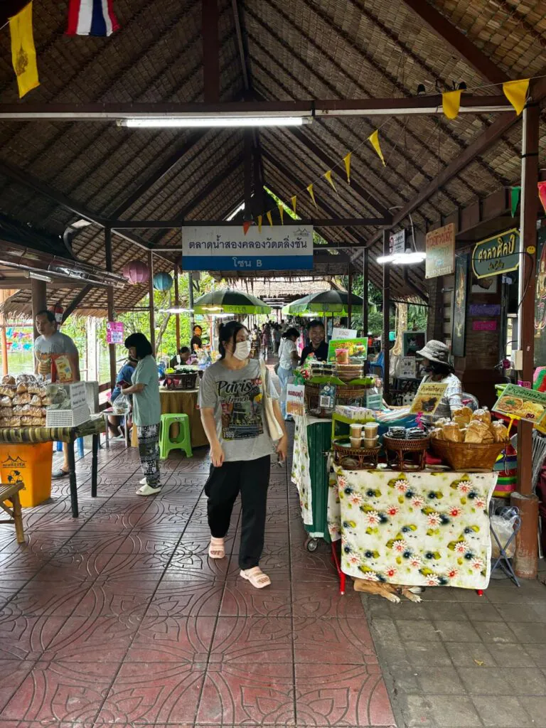  Song Khlong Floating Market