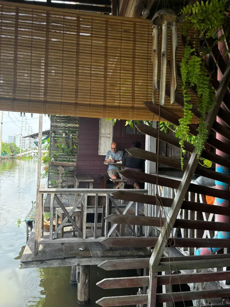 Si  Yaek Huatakhe Cafe & Guesthouse