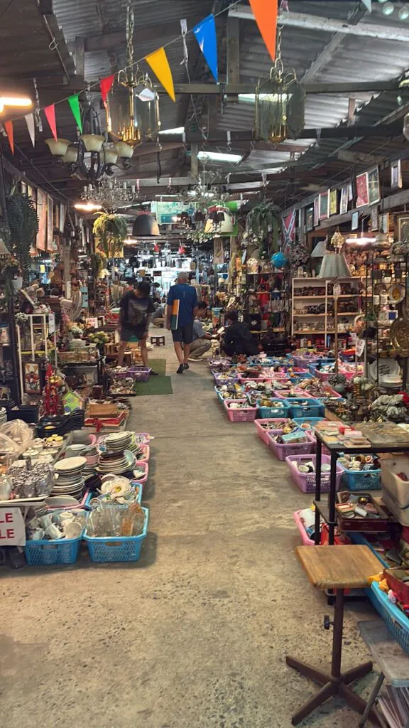 Sombat Gate market