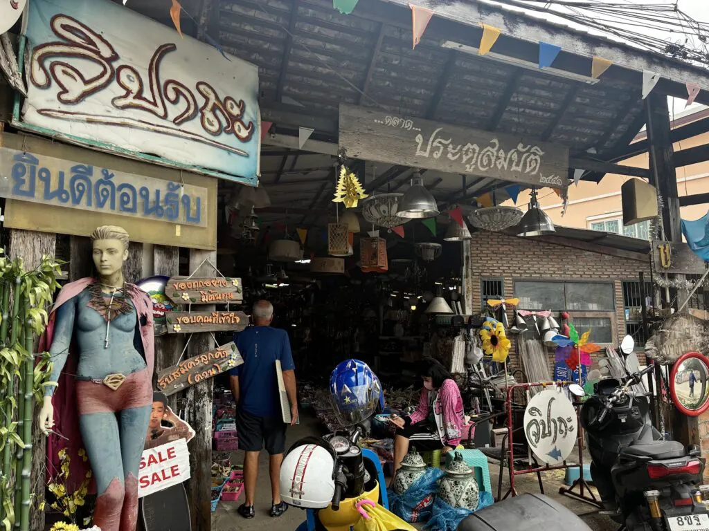 Sombat Gate market