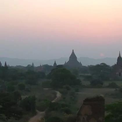 רק בתי שימוש ראיתי בבורמה במרץ 1985