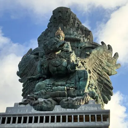 סוף סוף באלי: חלק 1: כל בית צריך מקדש