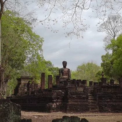 העורבים ואנחנו בעתיקות קפנג פאט תאילנד