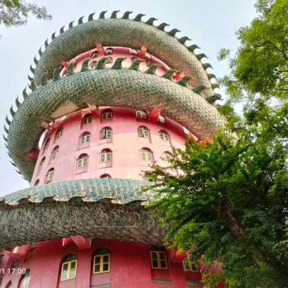 כאשר הדרקון שואג